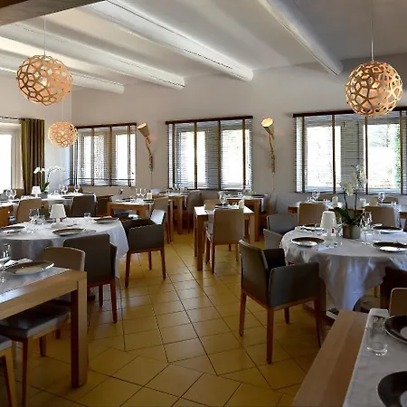 Carcarille Restaurant Le C 3* Gordes